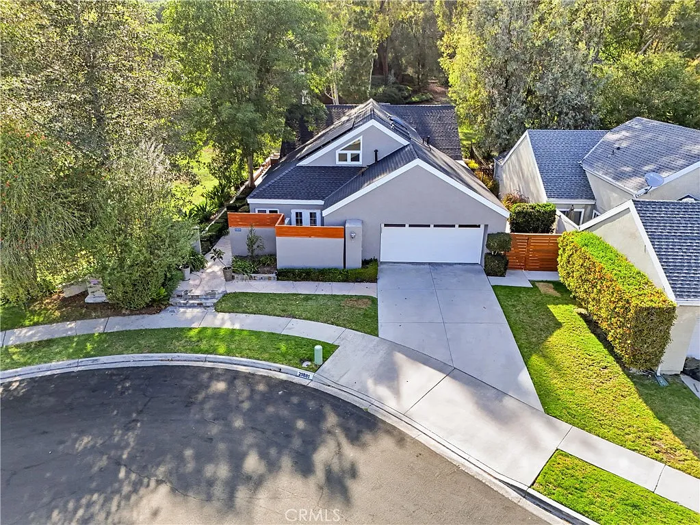 6 bed, 2.5 bath, 2400 sqft, $6,700 — Photo 4