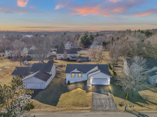 509 Bounty Dr NE, Poplar Grove, IL 61065