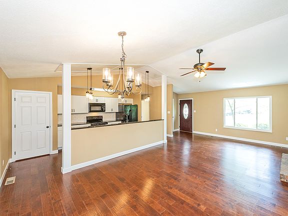 3rd image of 8648 Tervada Dr