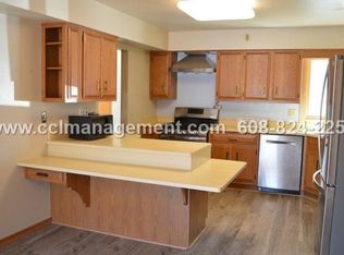 1110 Valley Stream Dr, Madison, WI 53711