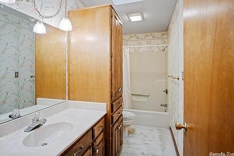 3rd image of 919 S 25th St #919