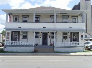 213 1/2 N Galena Ave, Freeport, IL 61032