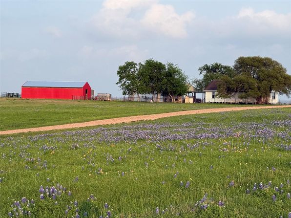 7734 Krueger Rd, Bleiblerville, TX 78931