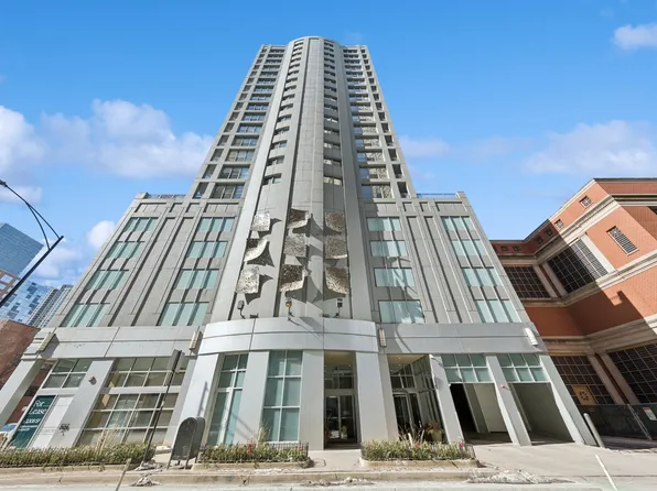 600 N Dearborn St APT 707, Chicago, IL 60654