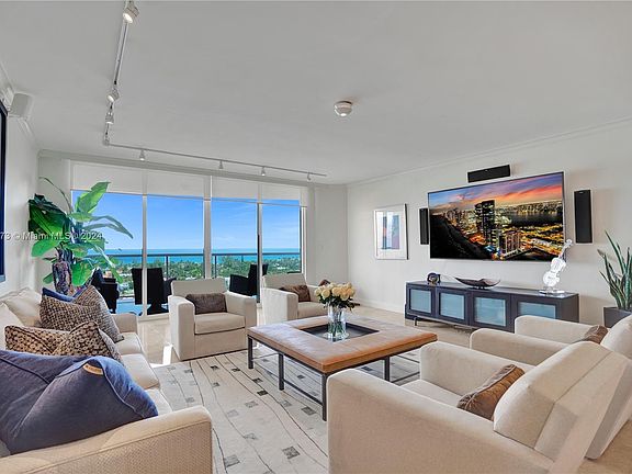 5th image of 20201 E Country Club Dr APT 1406