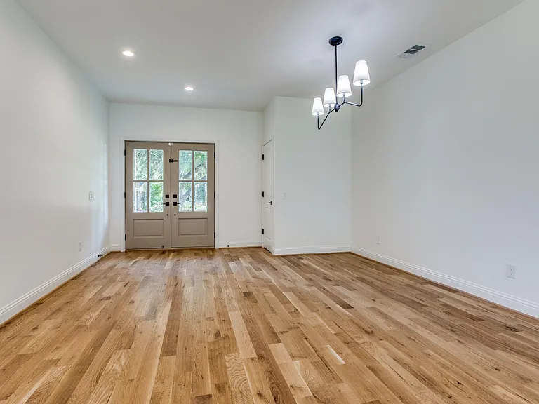 6927 Bucknell Dr — Photo 2