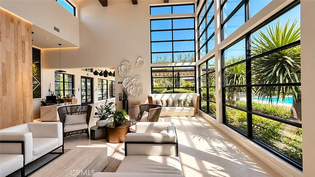 5 bed, 5.5 bath, 5200 sqft, $13,000 — Photo 2