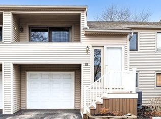 18 Hollingham Rise, Fairport, NY 14450