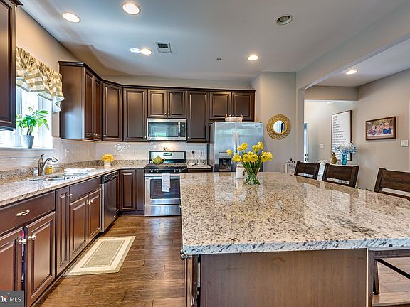 2nd image of 109 Sanderling Court Gln