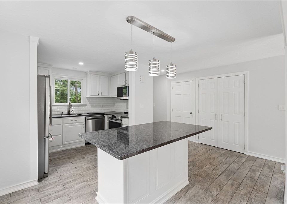 1st image of 522 Hollis St Unit 522