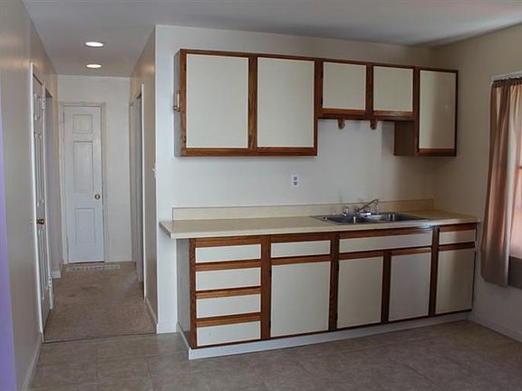4th image of 2135 W Bataan Dr