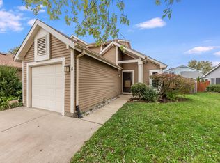 8 Yardley Ct, Glendale Heights, IL