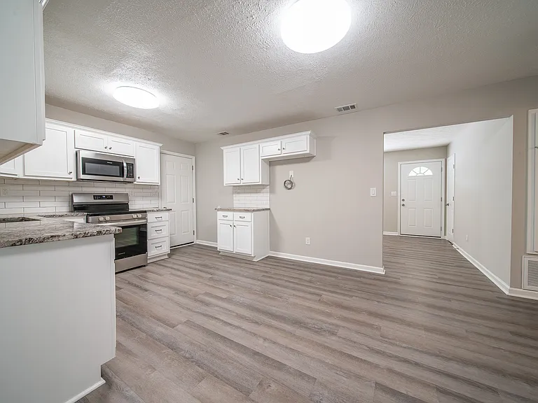 6040 Luna Dr — Photo 15