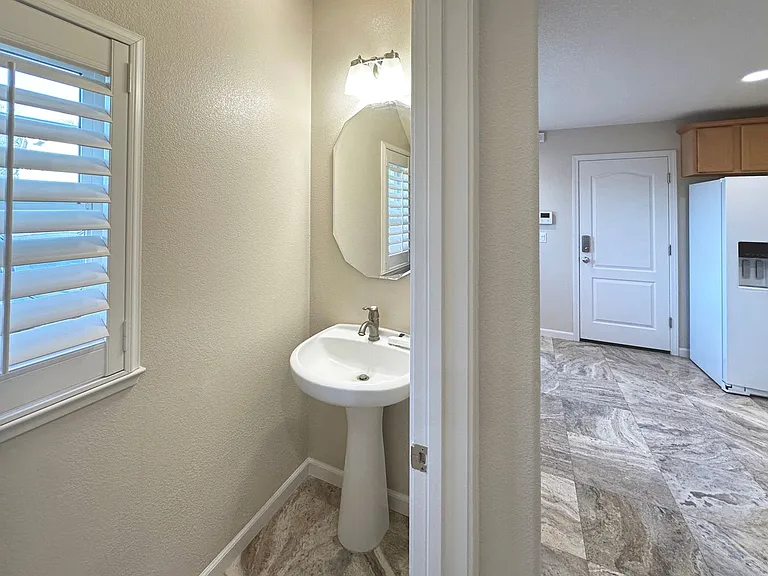 6104 Rockport Ln — Photo 9