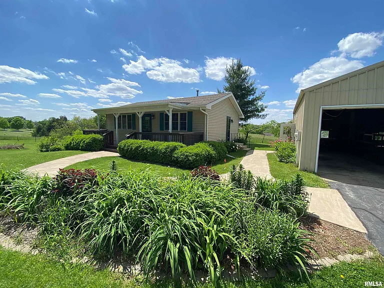 6525 N Kramm Rd — Photo 3