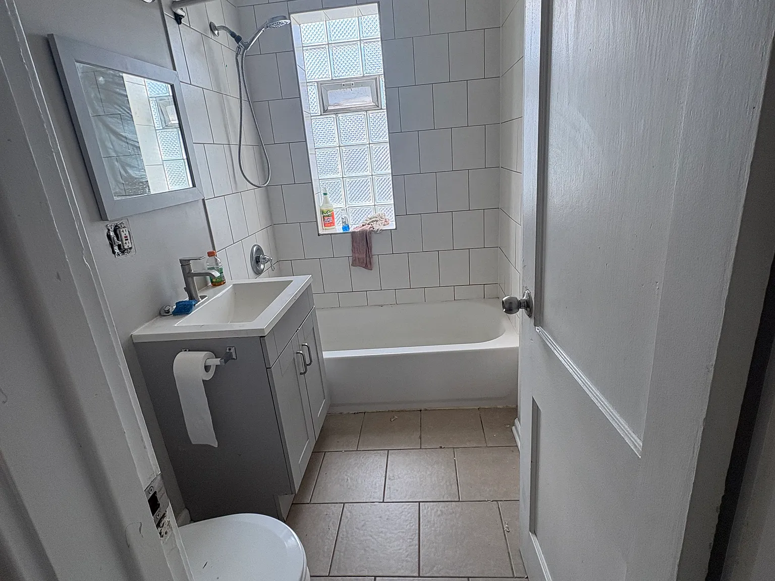 3 bed, $2,000 — Photo 2