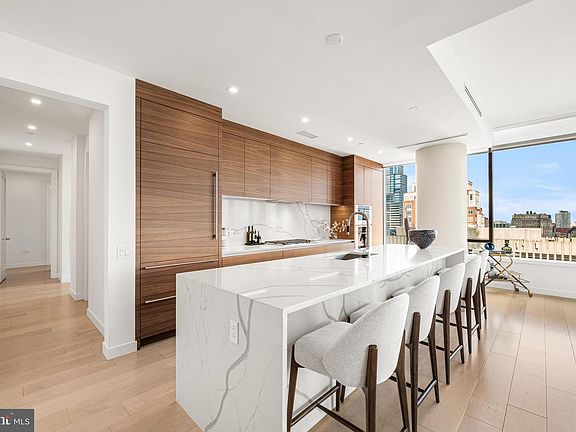 5th image of 1911 Walnut St Unit 2901