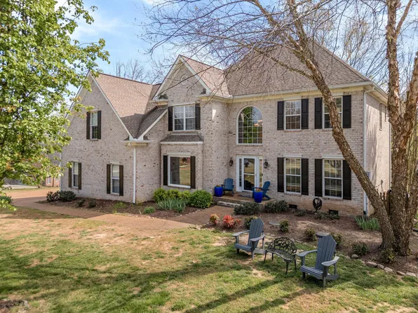 160 Hidden Cove Ct, Gallatin, TN 37066