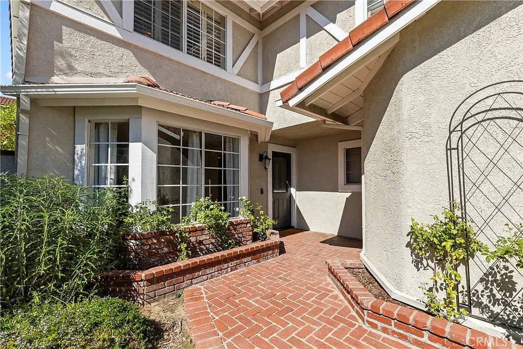 3 bed, 2.5 bath, 2183 sqft, $5,000 — Photo 3