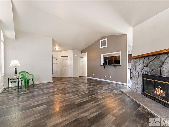 4th image of 490 Somerset Dr
