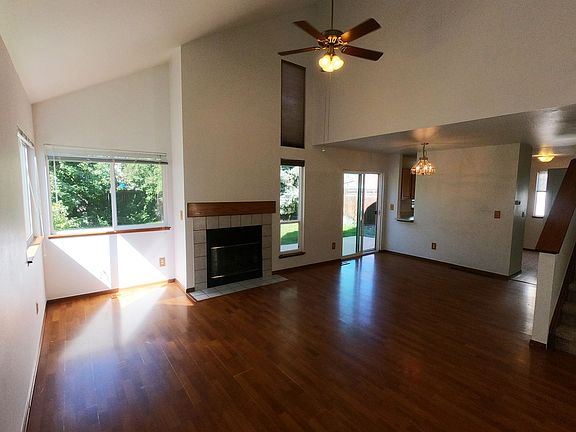 4th image of 325 Buchanan Ct
