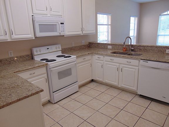 5th image of 8661 Holly St