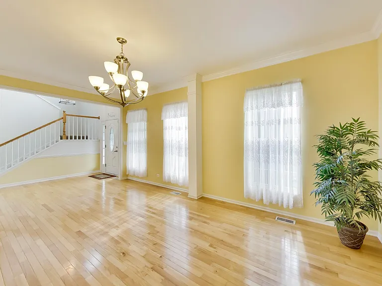 501 Tuscany Dr — Photo 4