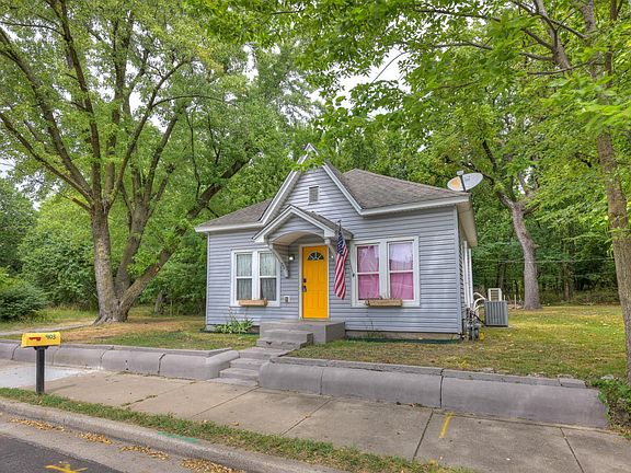 3rd image of 903 E North Street