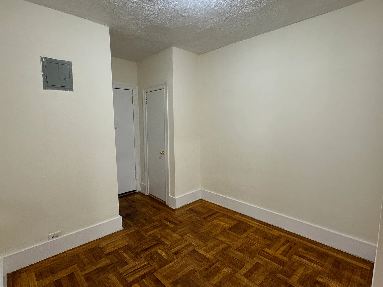 4254 Carpenter Ave — Photo 2