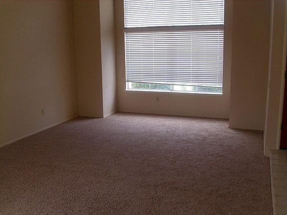 4th image of 39565 Glenwood Ct