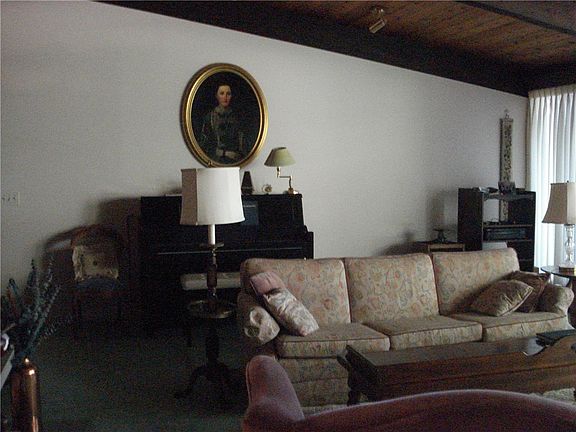 4th image of 155 Leed St
