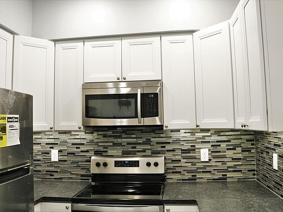 4th image of 872 Emory St #2