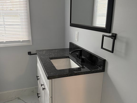 4th image of 173 Seeley Ave APT B