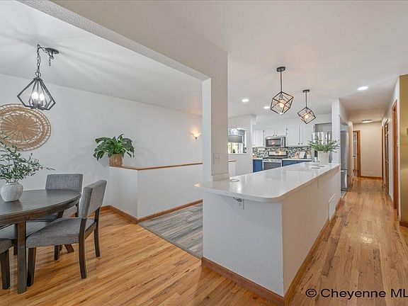 5th image of 136 Quincy Rd