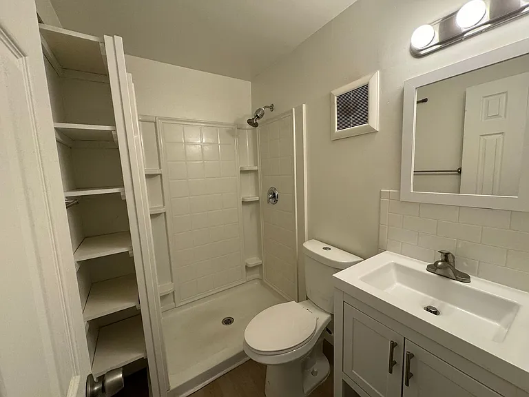 725 E Indiana Apartments near Gonzaga University! — Photo 15