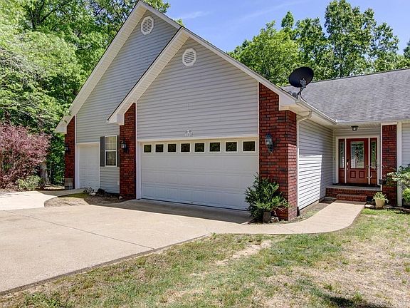5th image of 121 Saint Andrews Dr