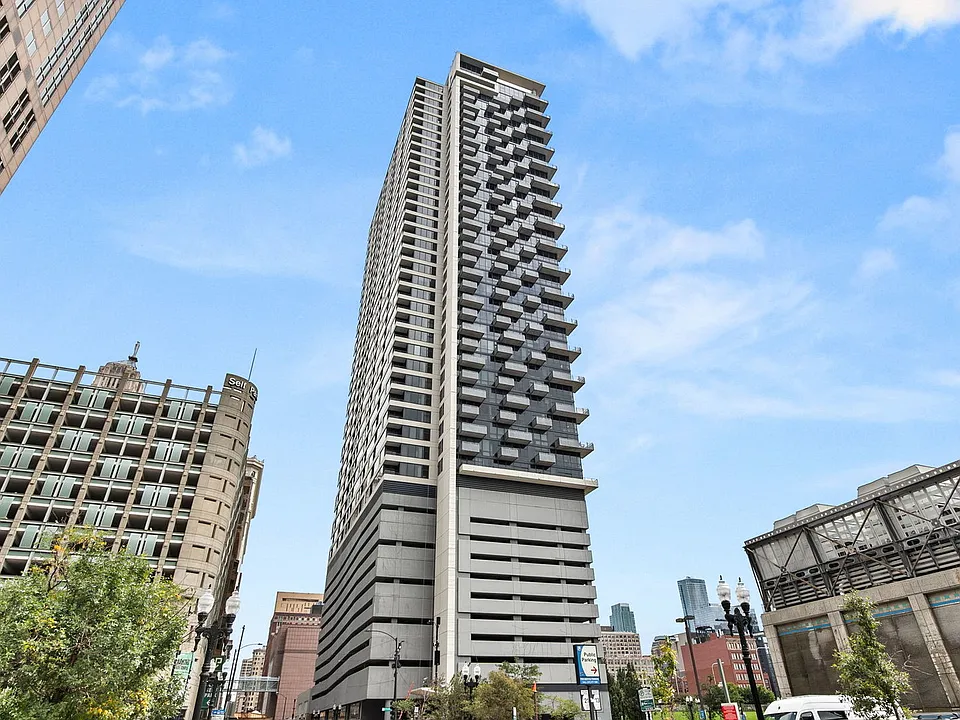 235 W Van Buren St #2505