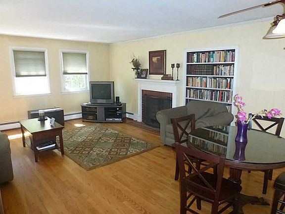 4th image of 52 Owen Dr