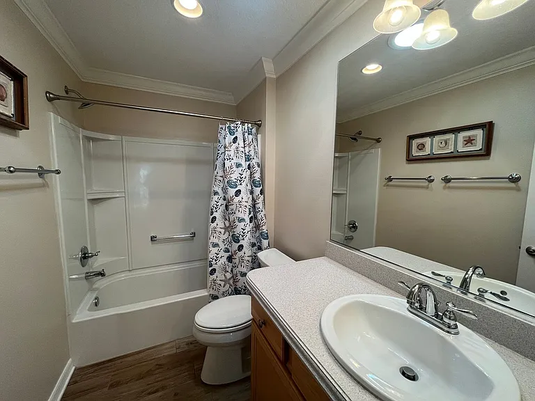 724 Yager Ln — Photo 8