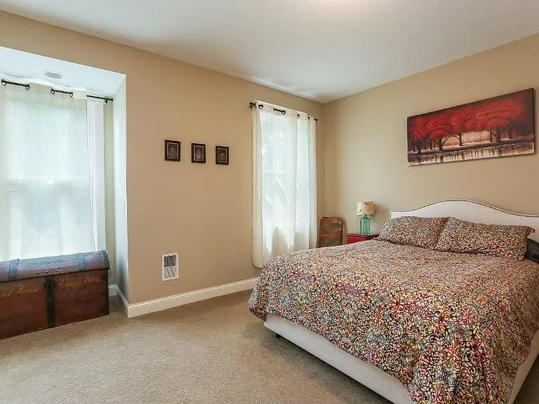 890 Goodrich Ave — Photo 12