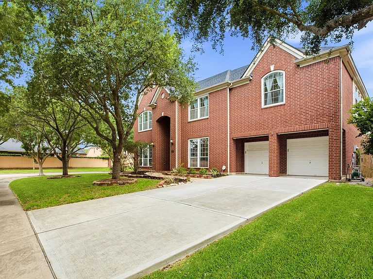 1322 Kirby Lake Ct — Photo 2