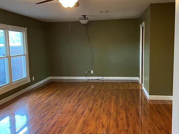 3rd image of 3012 Lawrence Ave