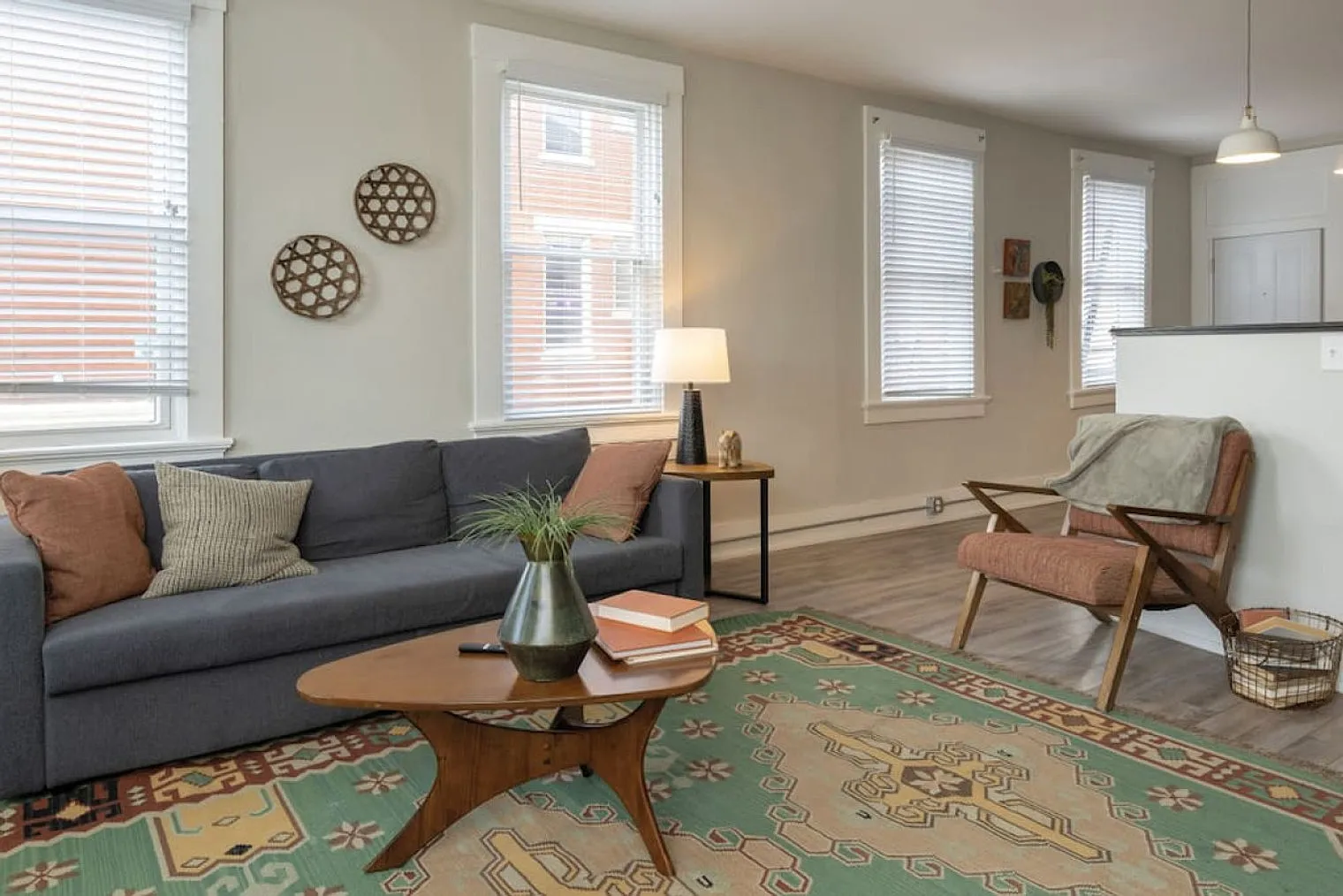 2 bed, 1.0 bath, 1184 sqft, $2,426 — Photo 1