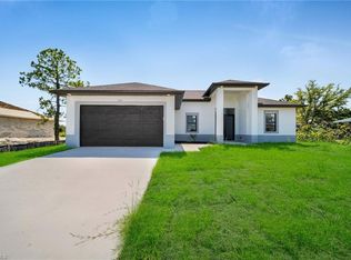 1220 Hibiscus Ave, Lehigh Acres, FL 33972