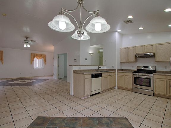 4th image of 2225 W Painted Sunset Cir