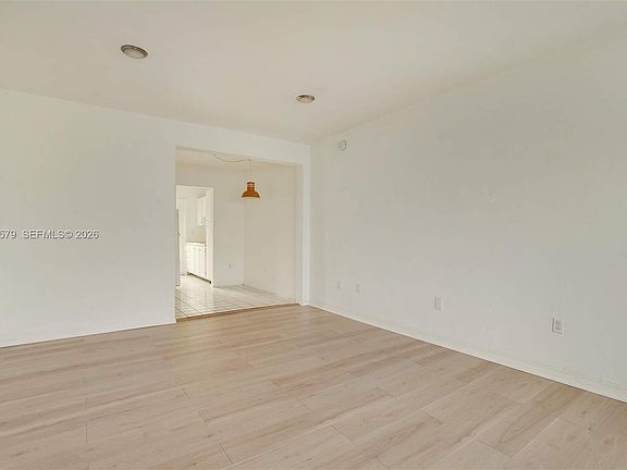 4th image of 835 Meridian Ave APT 3