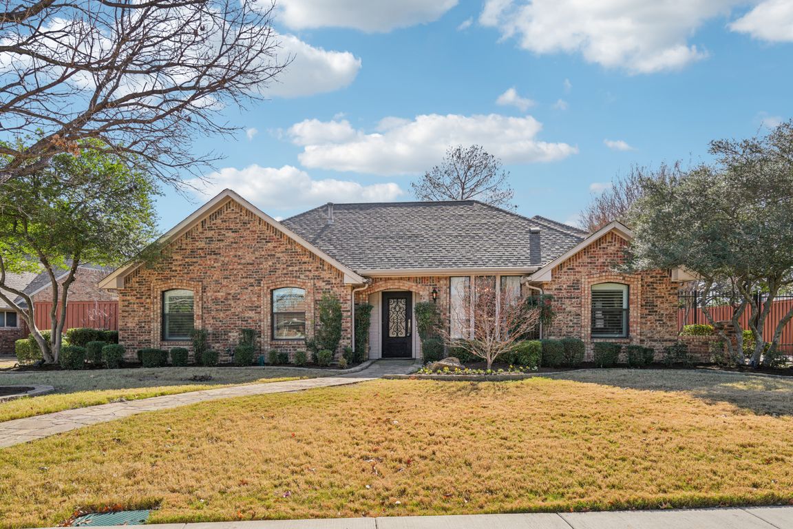 Greenridge Dr-S1501-001.jpg
