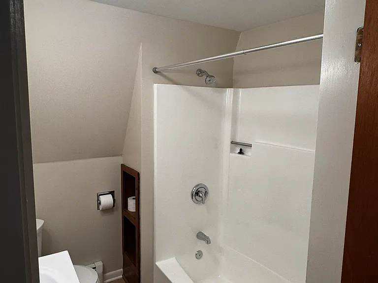 5426 Spring Rd #4 — Photo 2
