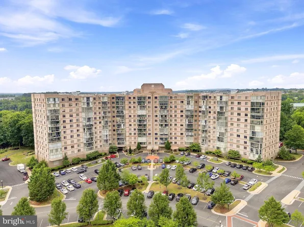 19375 Cypress Ridge Ter Unit 922, Lansdowne, VA 20176
