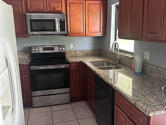 2nd image of 2906 Park Ct